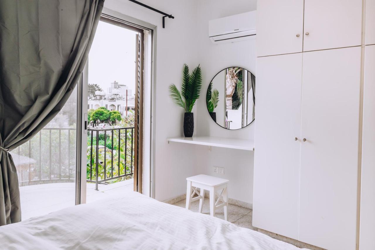 Minimal Townhouse Center Paphos Villa Buitenkant foto